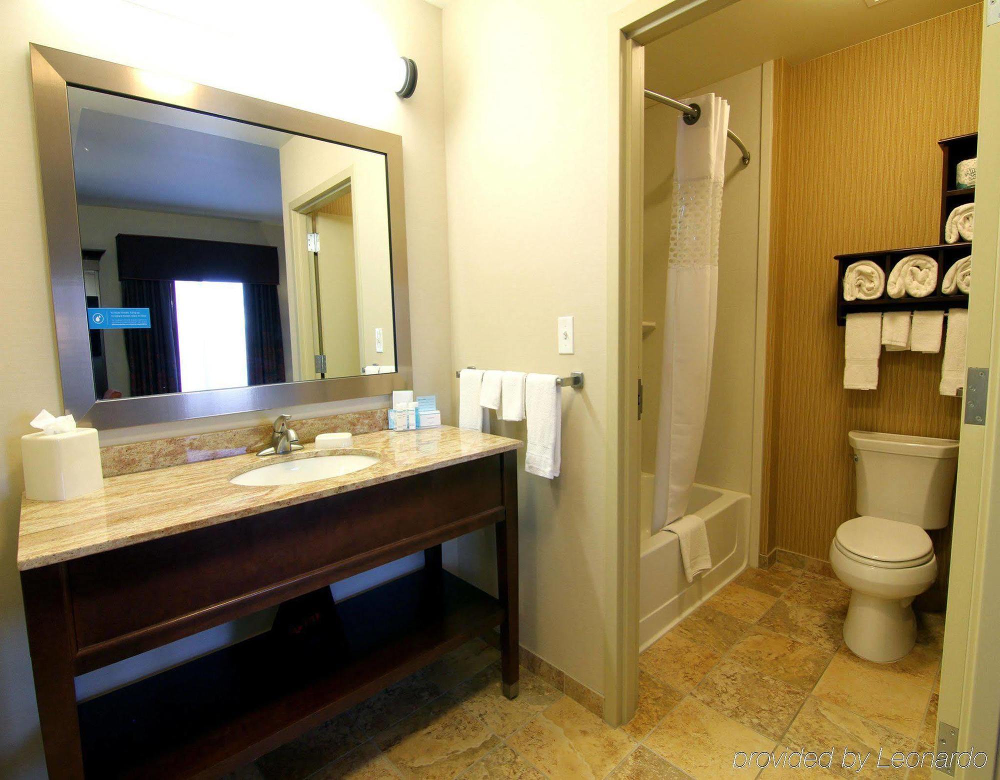 Hotel Hampton & Grand Forks
